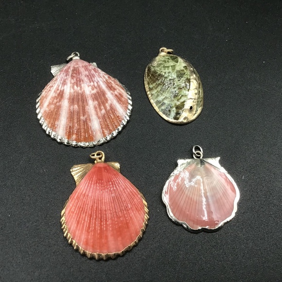 Choice of 2 Seashell Pendant with Electroplated Silver or Gold Edges. - Picture 1 of 12